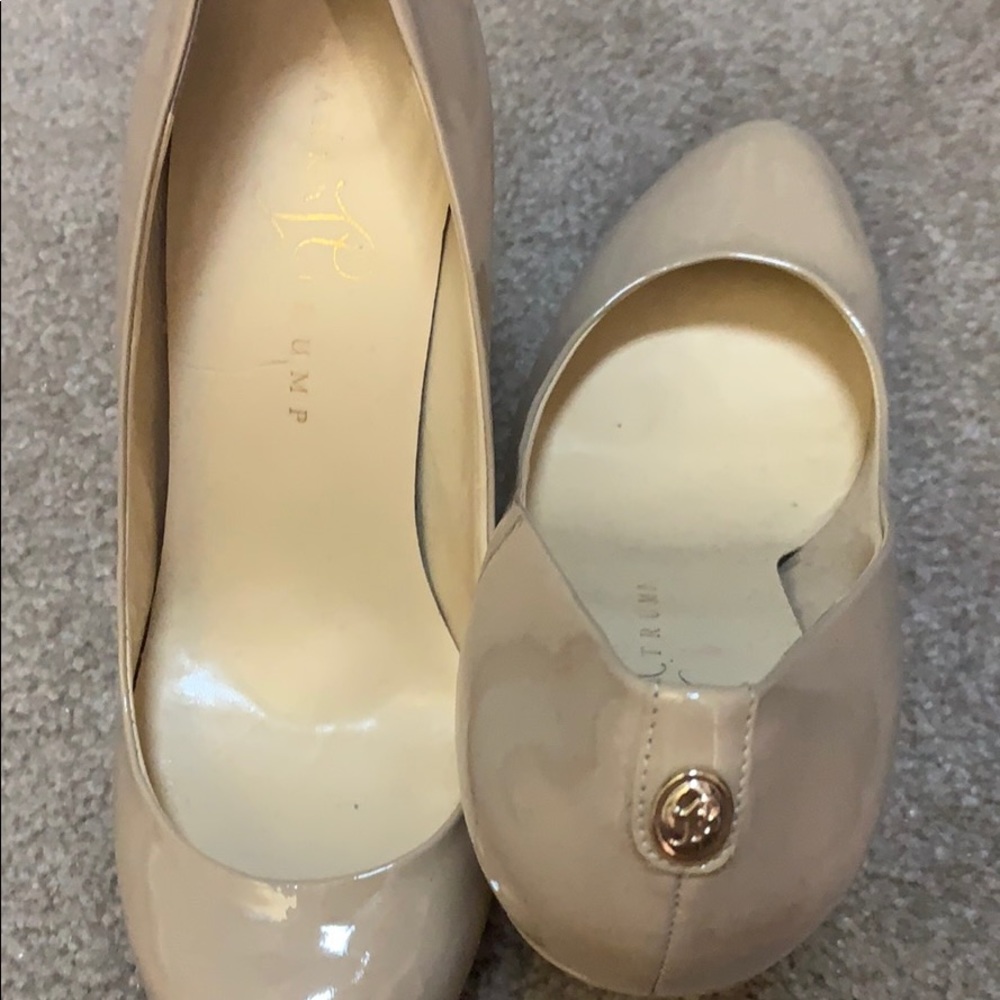 Ivanka Trump Leather Sole Nude Pumps Size 8